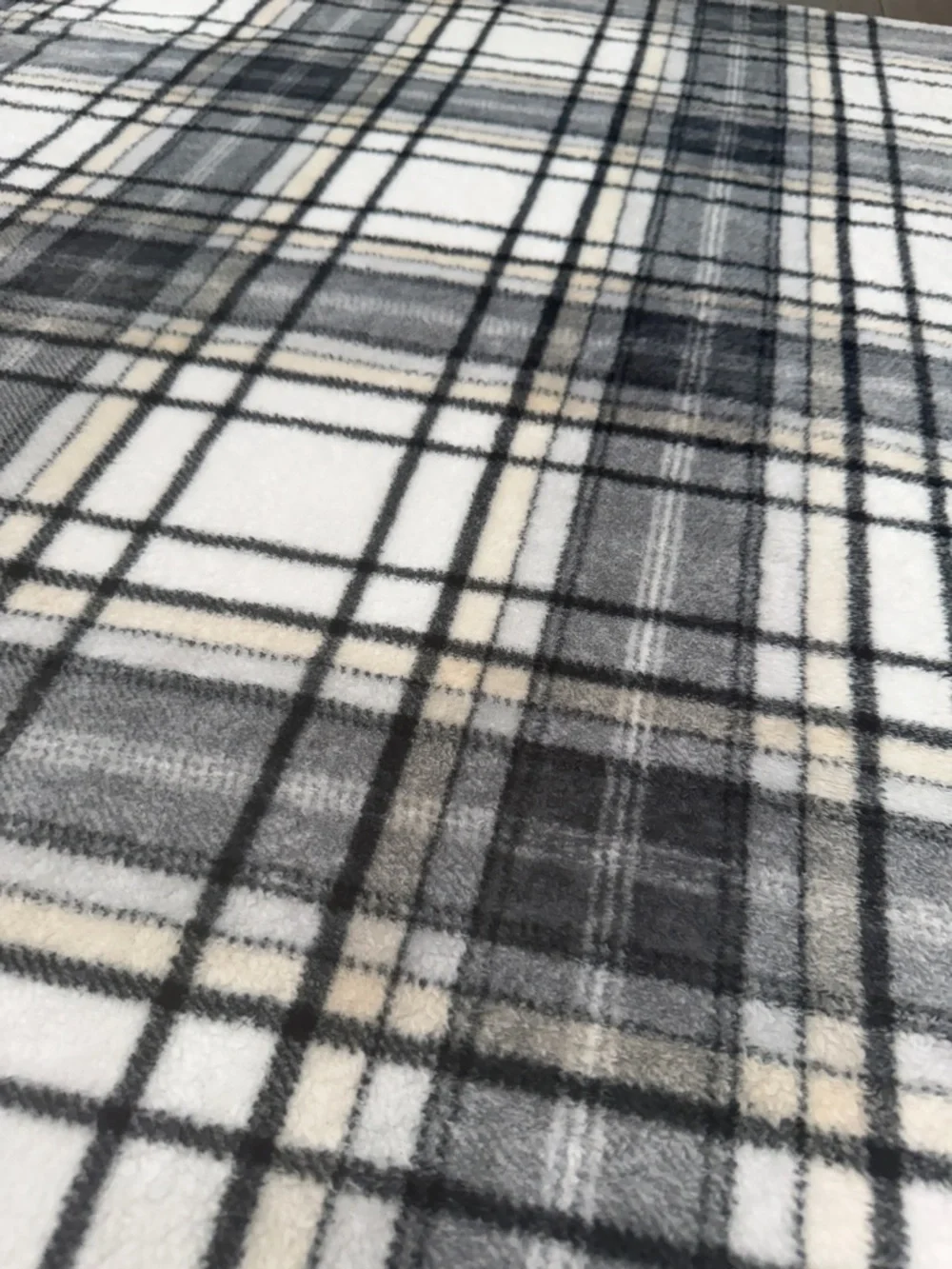 Plush Gray & White Plaid Throw Blanket 47x58